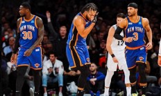 B体育直播-尼克斯击败公牛，巴雷特23分