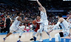 B体育官方入口-篮球赛事频繁受挫，运动员们面对种种困难