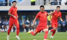 B体育app下载-足球赛事中的激烈角逐见证实力较量