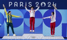 B体育app下载地址-披荆斩棘，运动员再传佳讯登上冠军领奖台的简单介绍