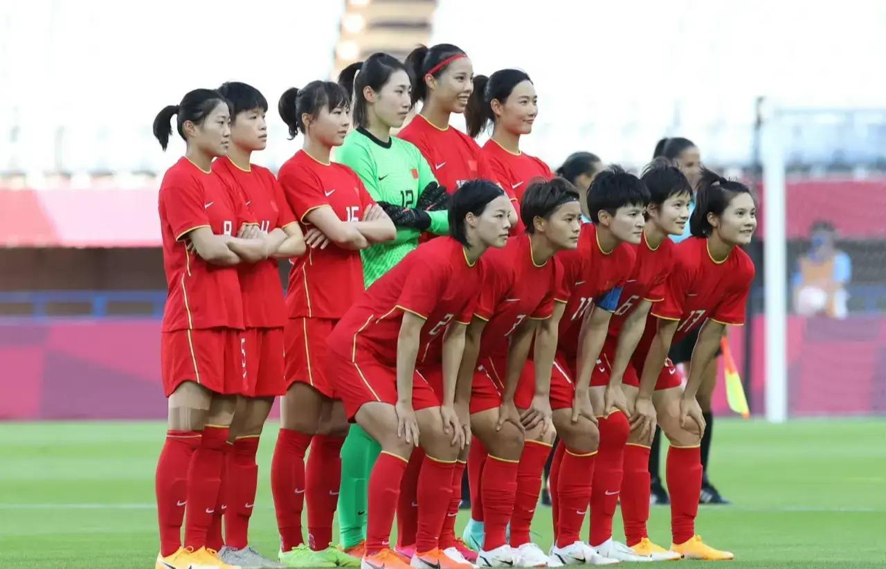 女足球员王霜领衔出征亚洲杯比赛