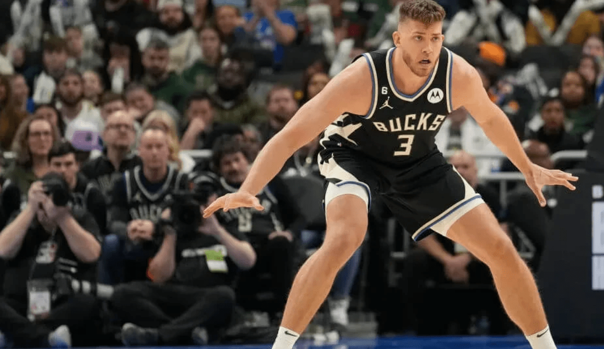 关于伦纳德缺席因伤,猛龙惨遭雄鹿逆转的信息 关于伦纳德缺席因伤,猛龙惨遭雄鹿逆转的信息