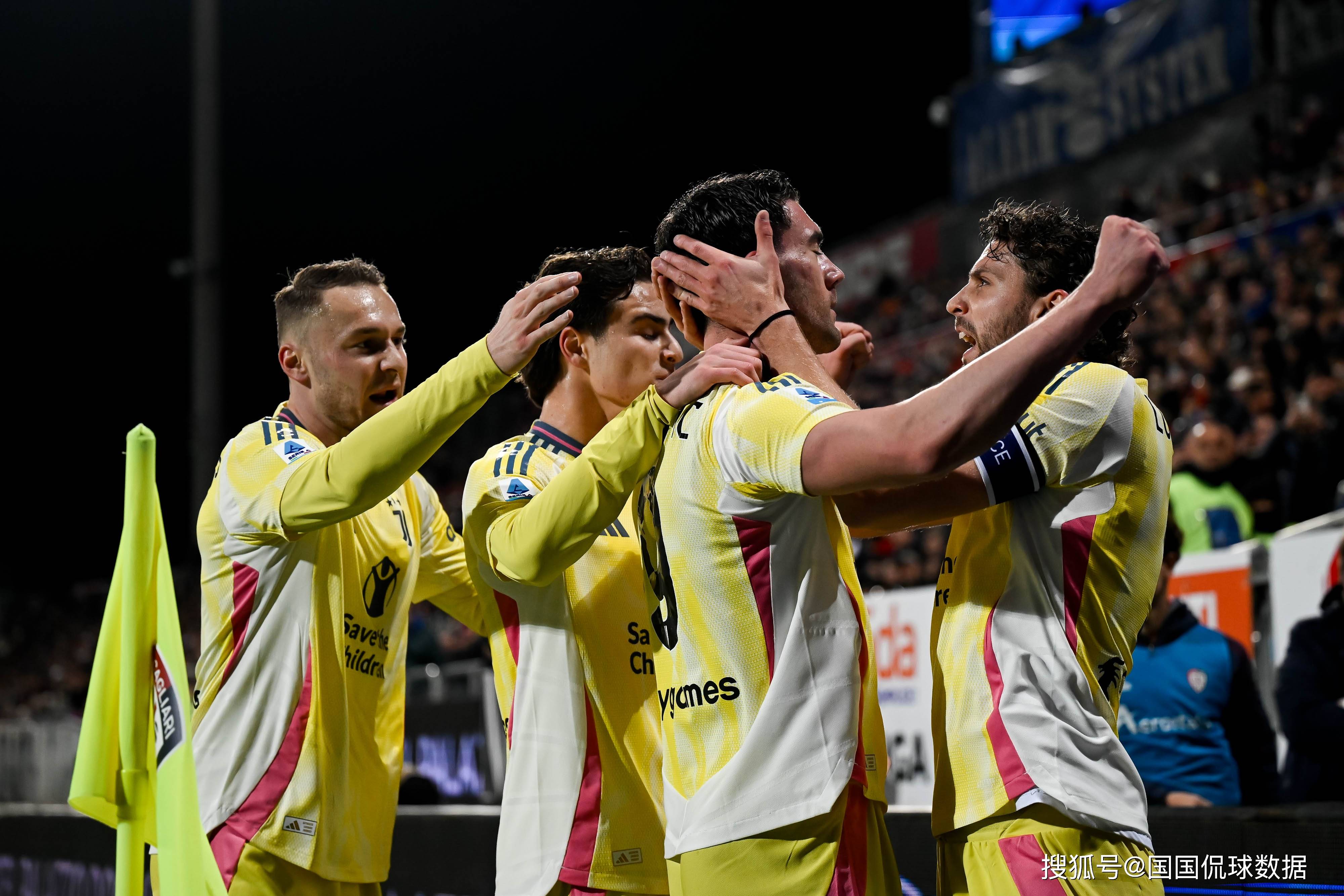 包含意大利击败对手晋级四强，新一轮较量即将展开的词条