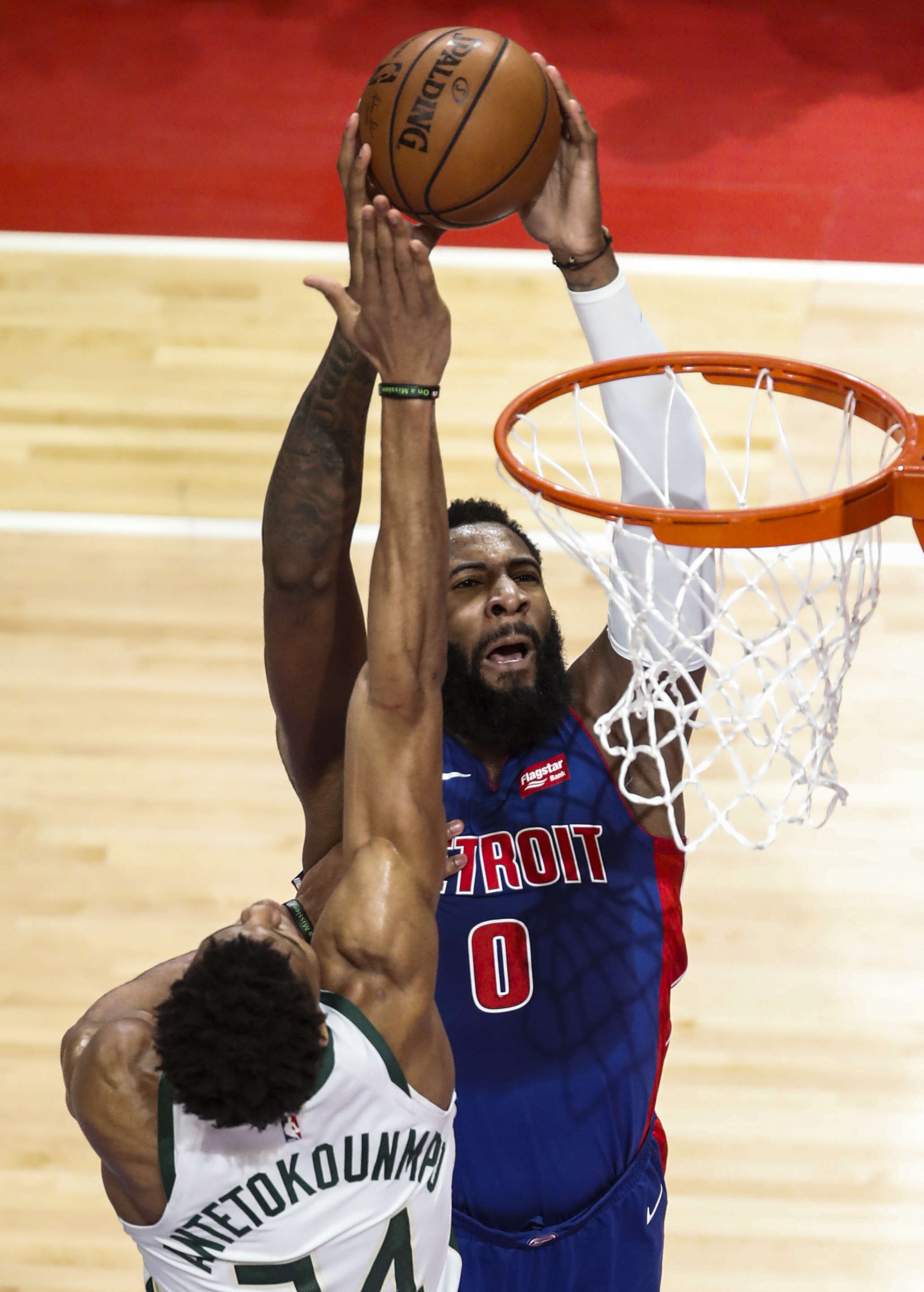 活塞负雄鹿，德拉蒙德表现平平