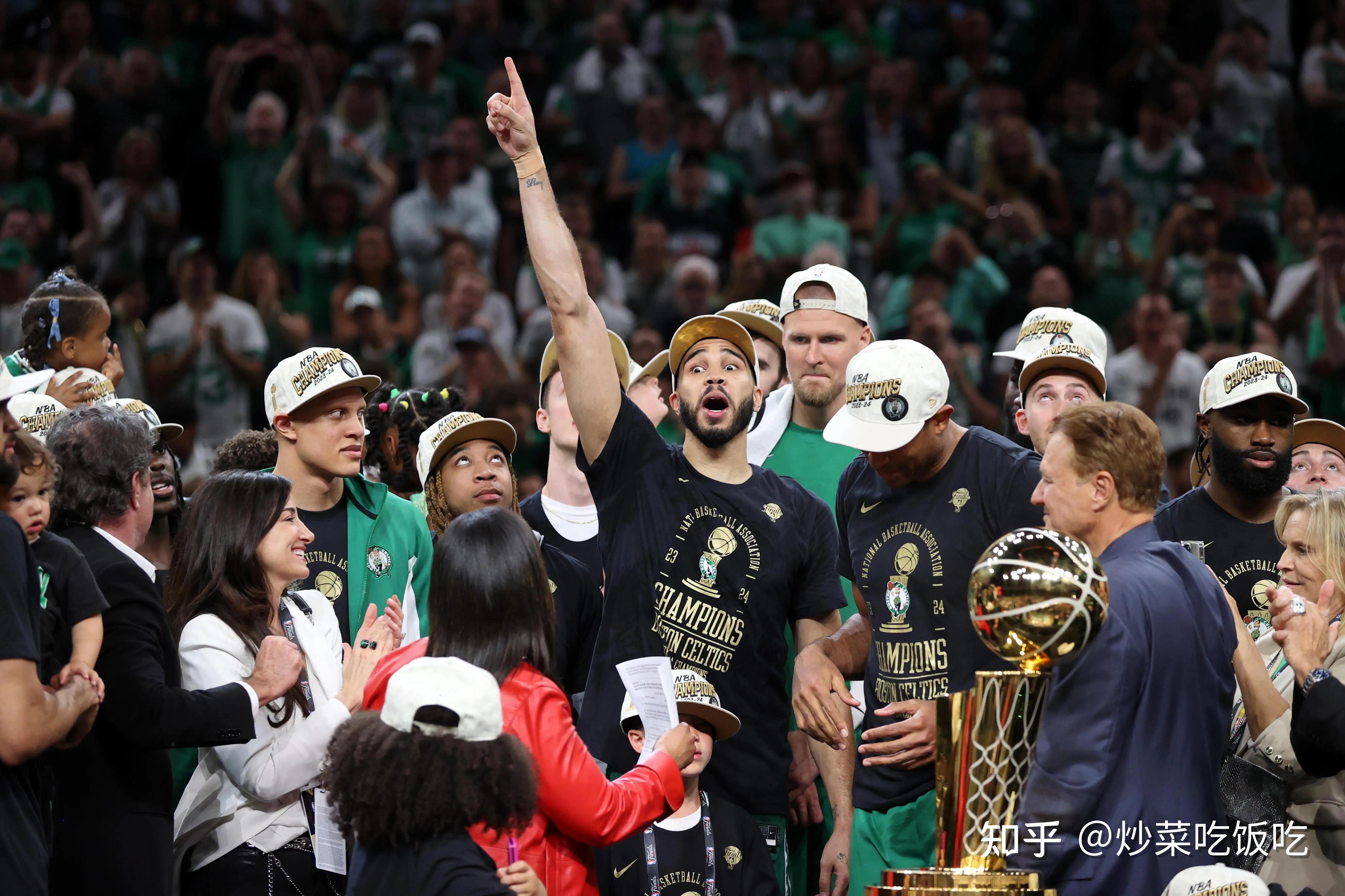 体育界正在疯狂讨论篮球联赛的最佳球员